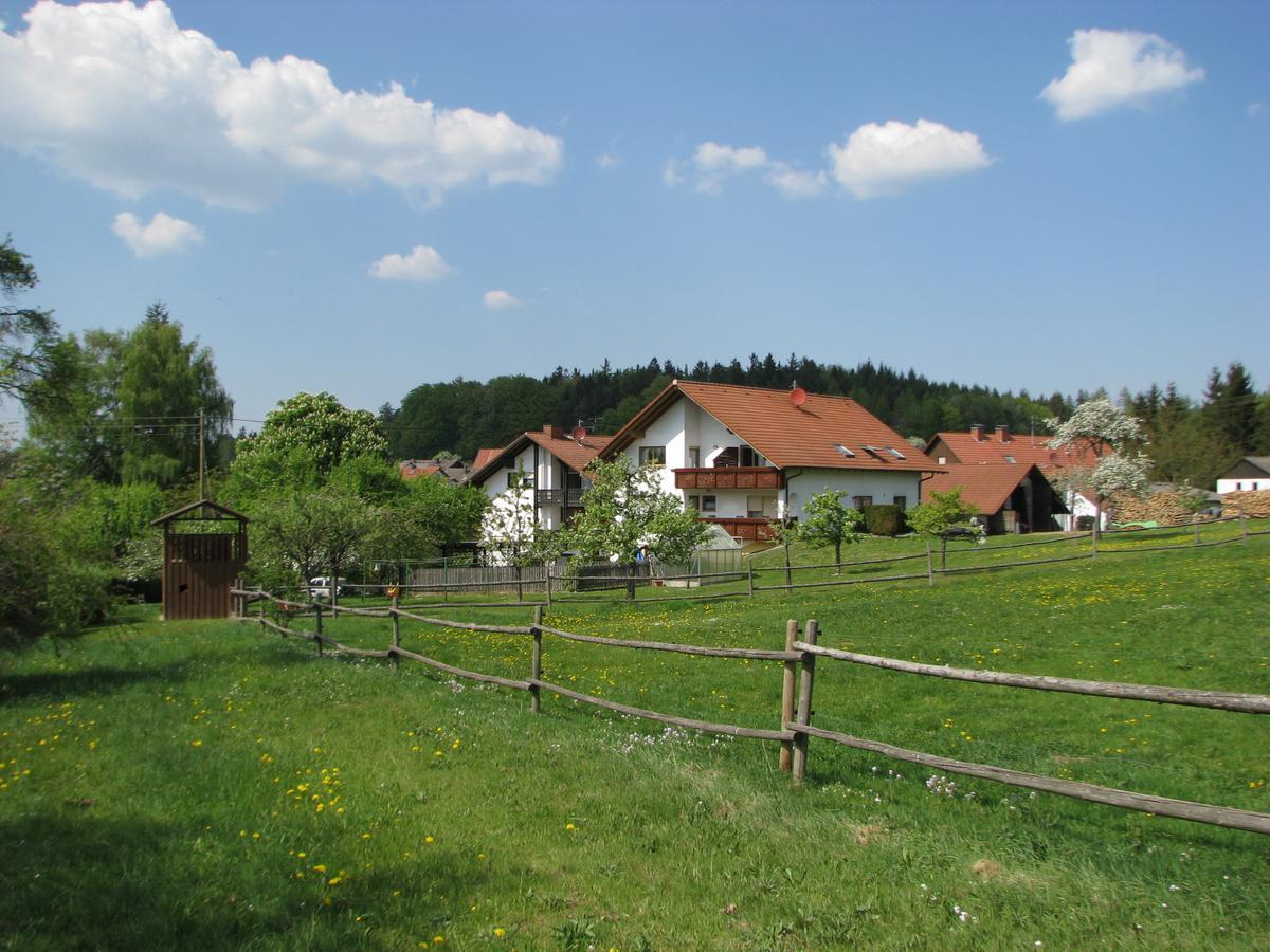 Gasthaus Und Ferienwohnungen Zum Engel Waldbrunn  Exteriör bild