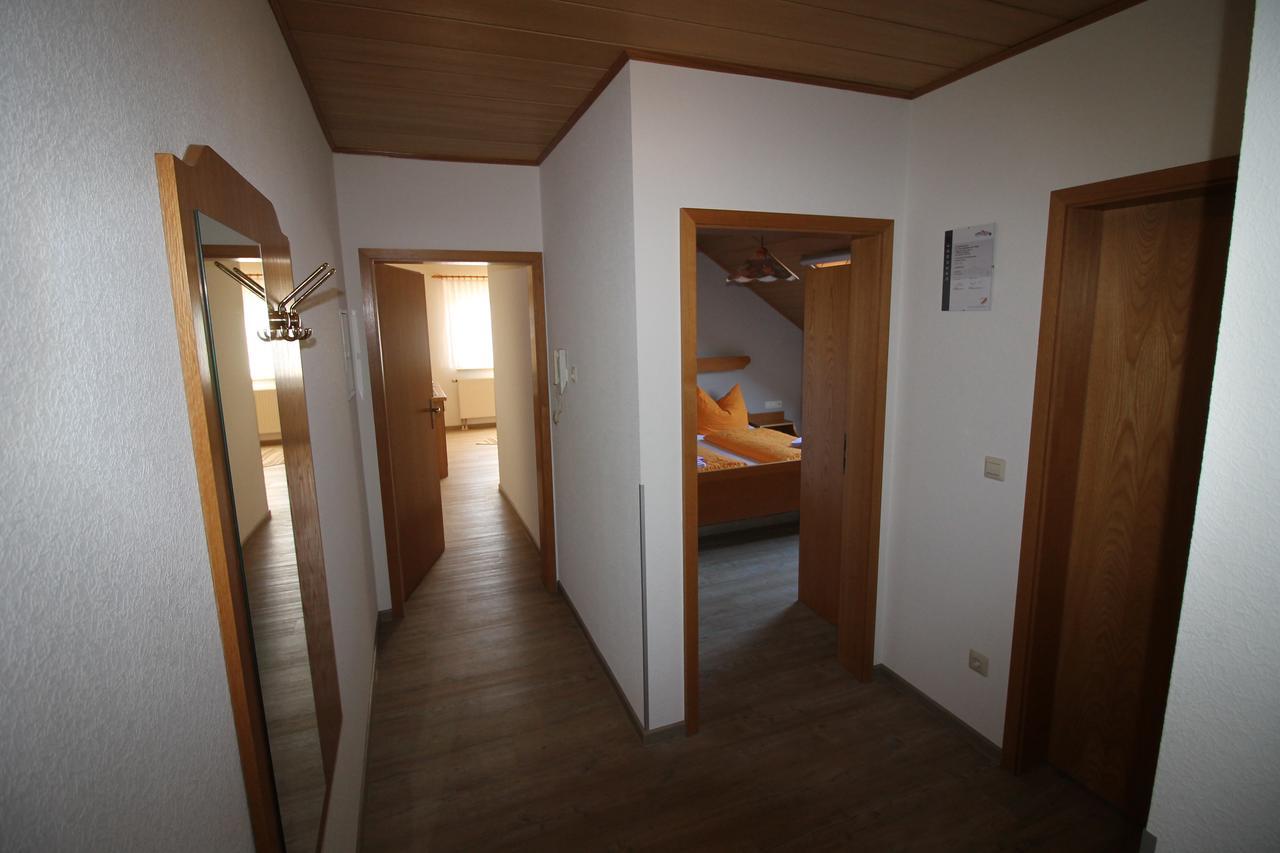 Gasthaus Und Ferienwohnungen Zum Engel Waldbrunn  Exteriör bild