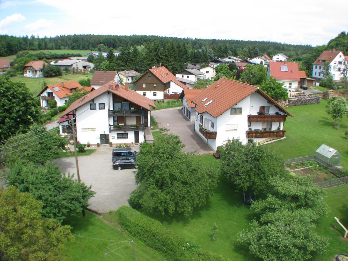Gasthaus Und Ferienwohnungen Zum Engel Waldbrunn  Exteriör bild